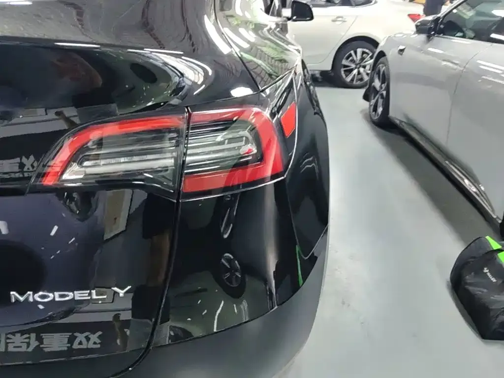Tesla Model Y — фото 9