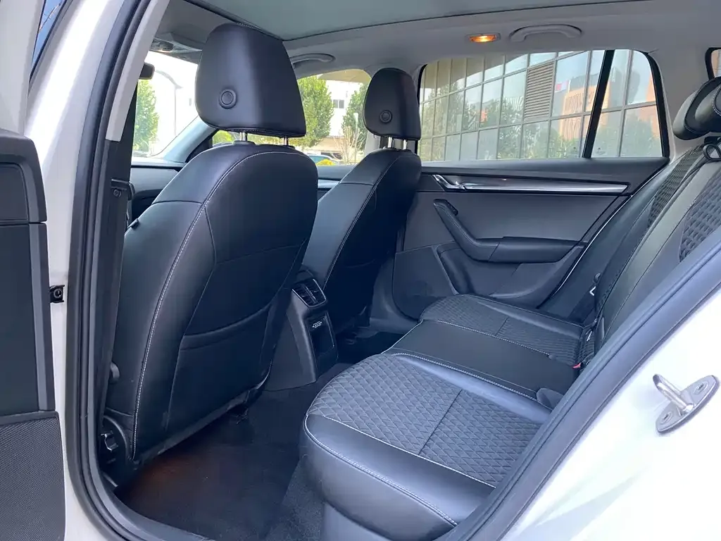 Skoda Octavia — фото 2