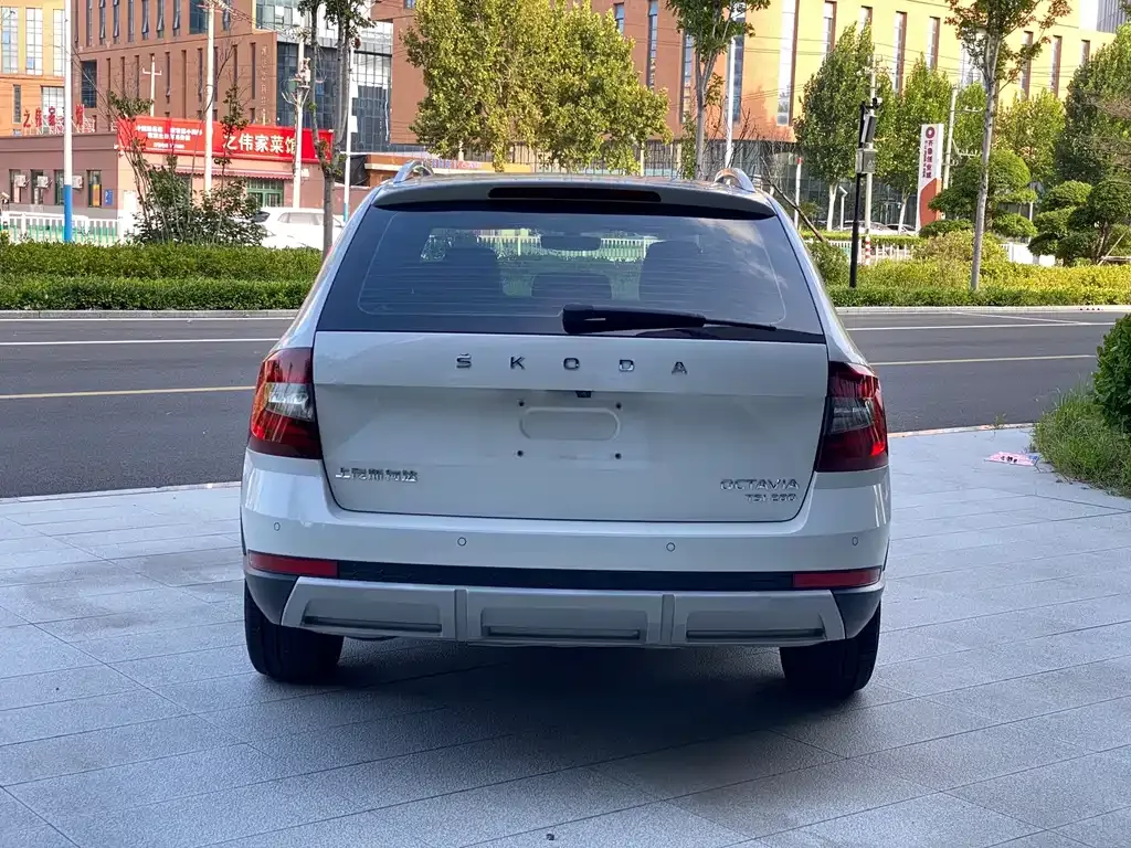 Skoda Octavia — фото 5