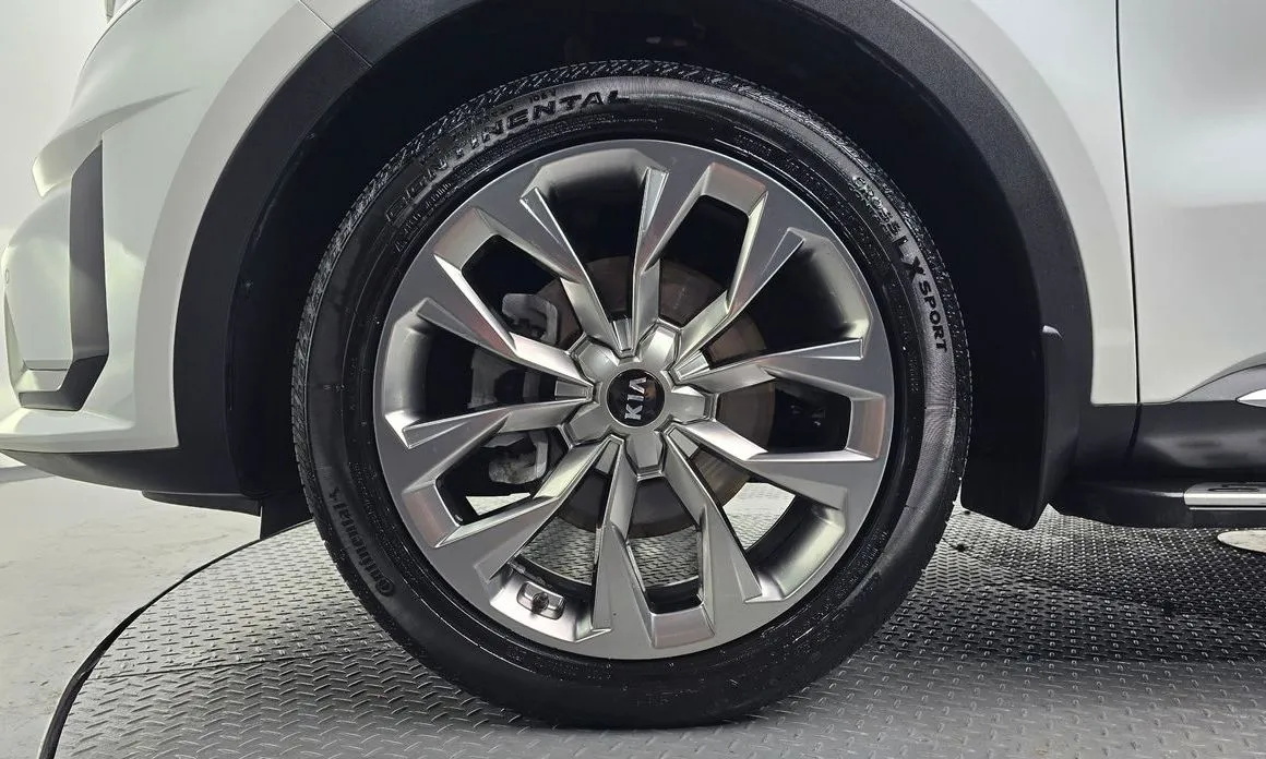 Kia Sorento — фото 9