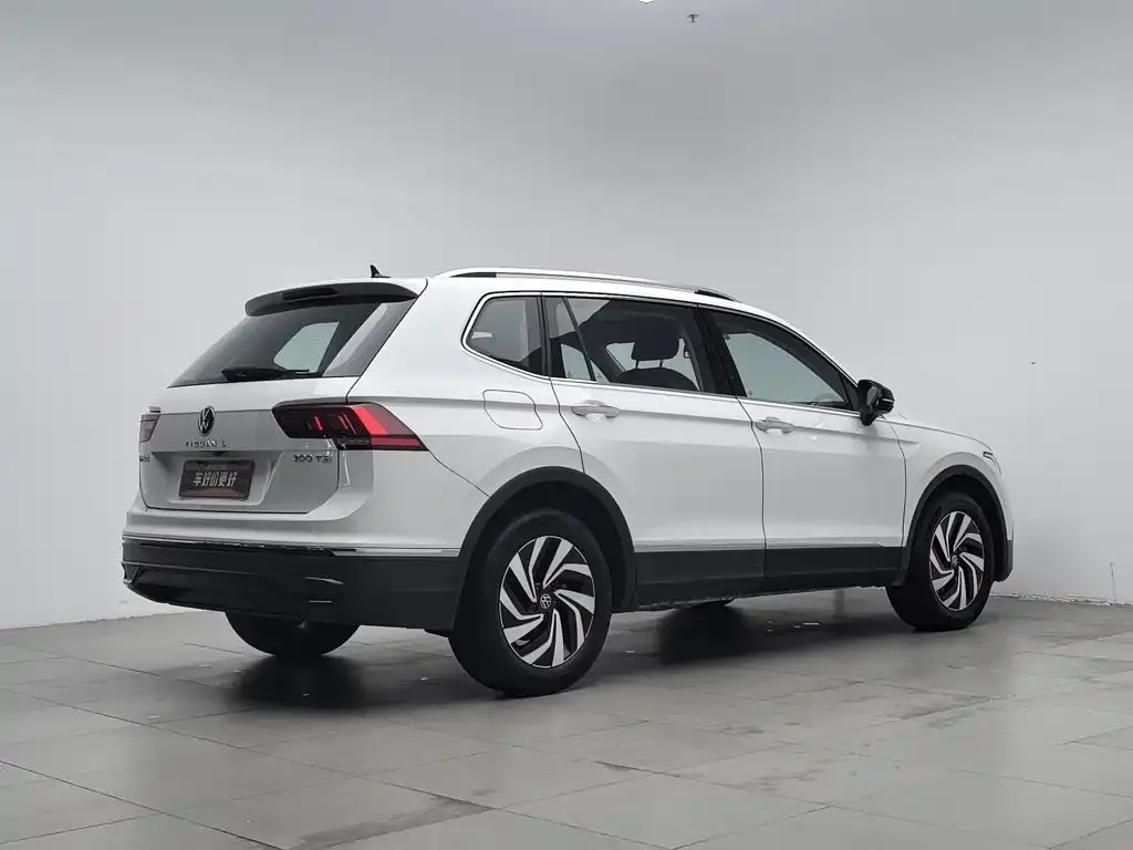 Volkswagen Tiguan L — фото 6