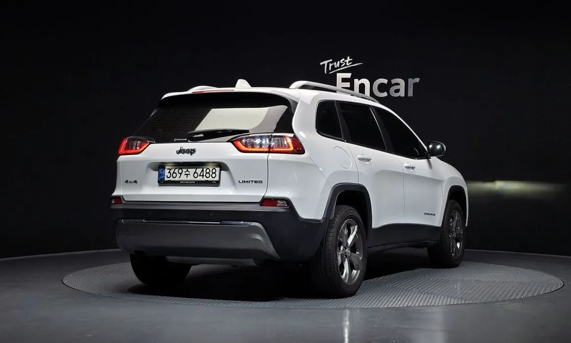 Jeep Cherokee — фото 4