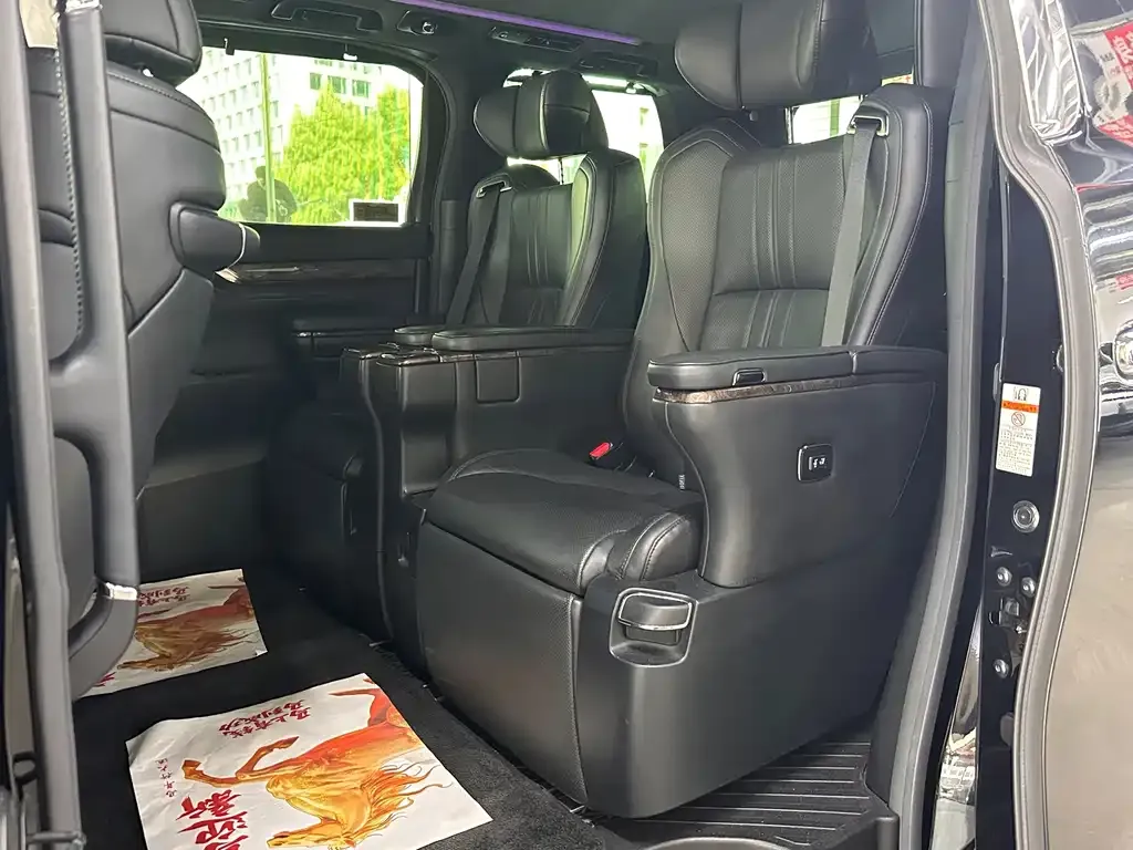 Toyota Vellfire — фото 3
