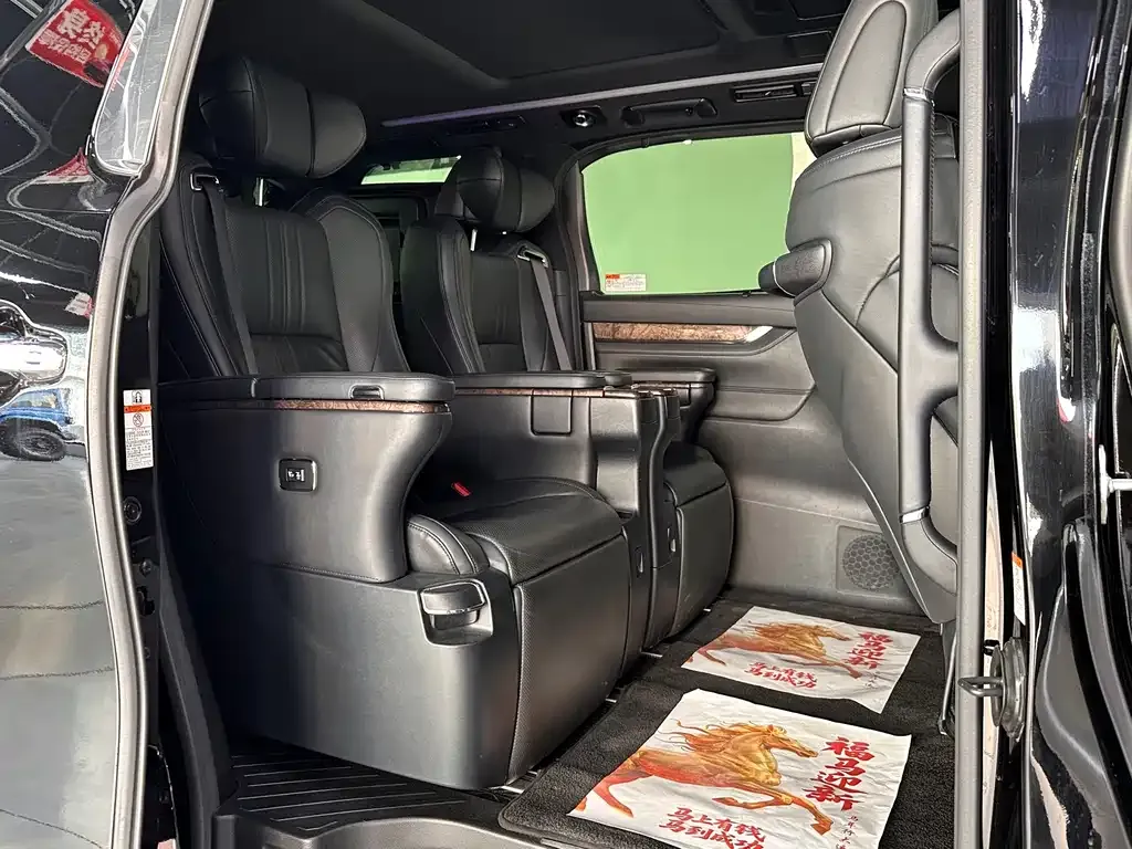 Toyota Vellfire — фото 8