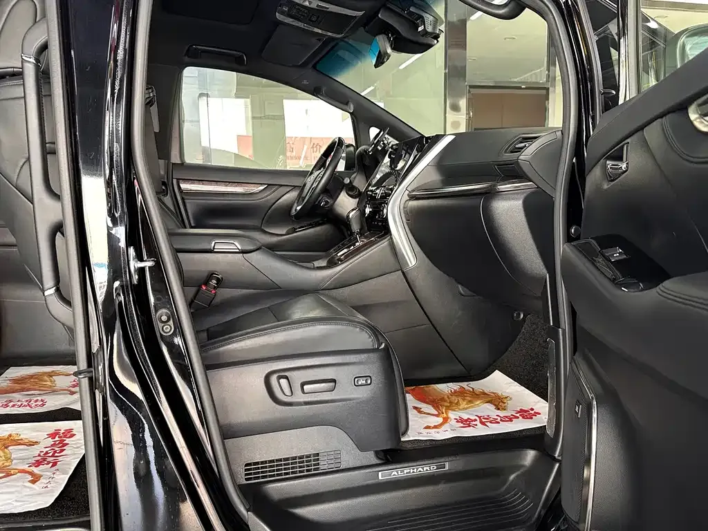 Toyota Vellfire — фото 4