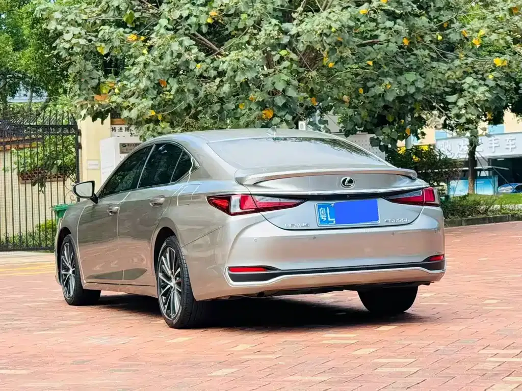 Lexus ES — фото 4
