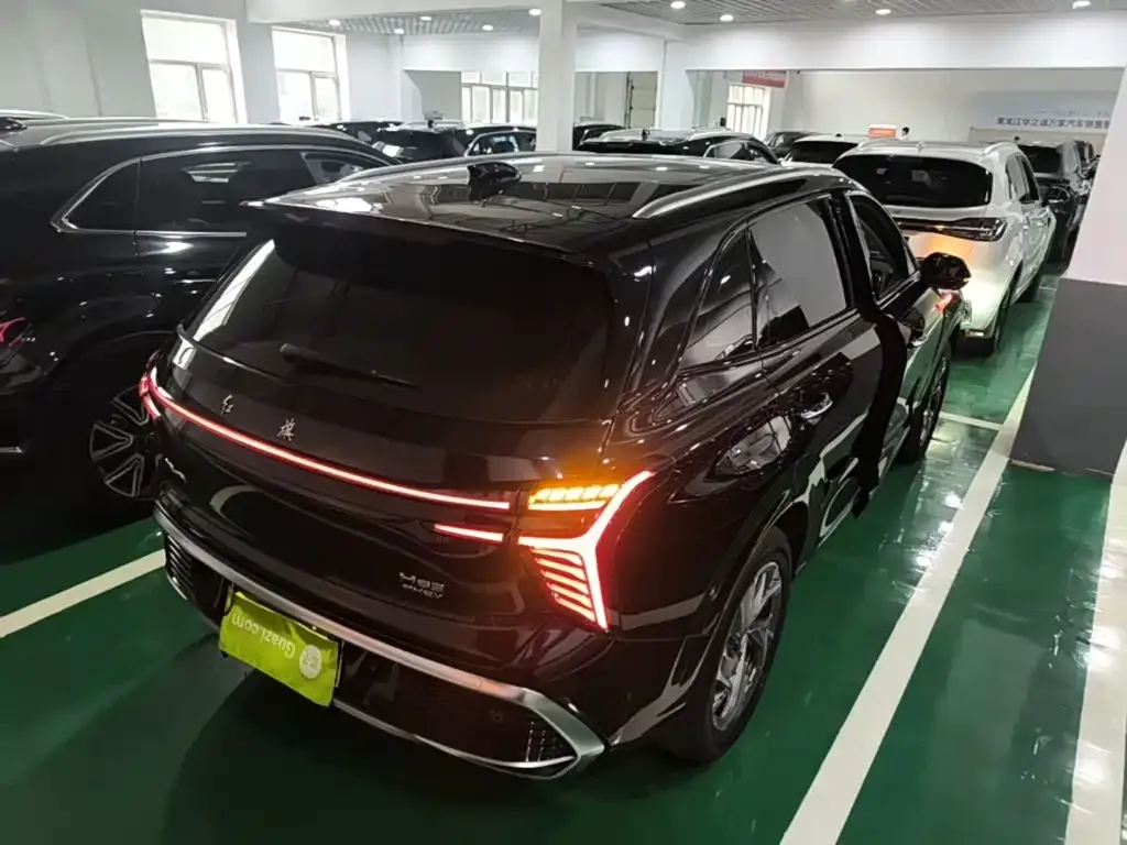 Hongqi HS3 PHEV — фото 3
