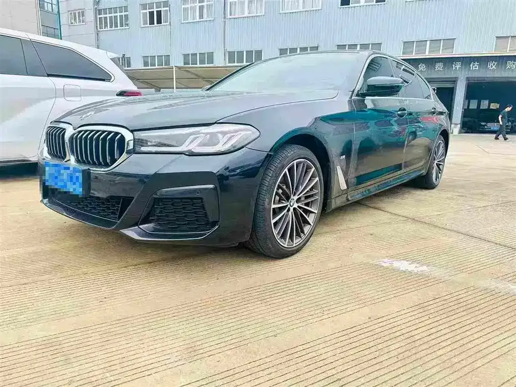BMW 5 Series — фото 1