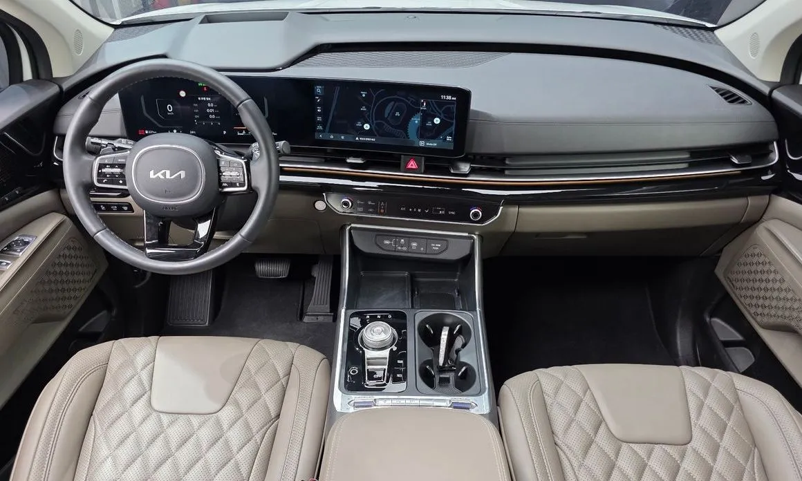 Kia Carnival — фото 10