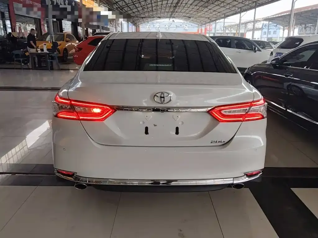 Toyota Camry — фото 9
