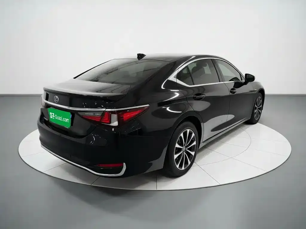 Lexus ES — фото 10
