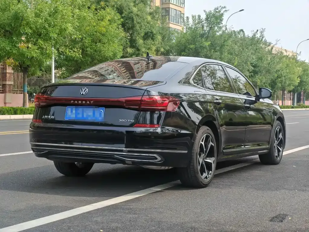 Volkswagen Passat — фото 7