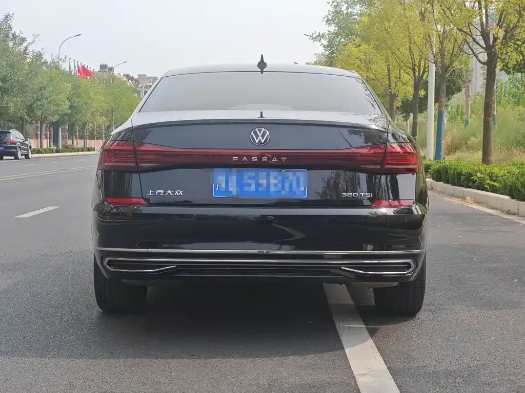 Volkswagen Passat — фото 6