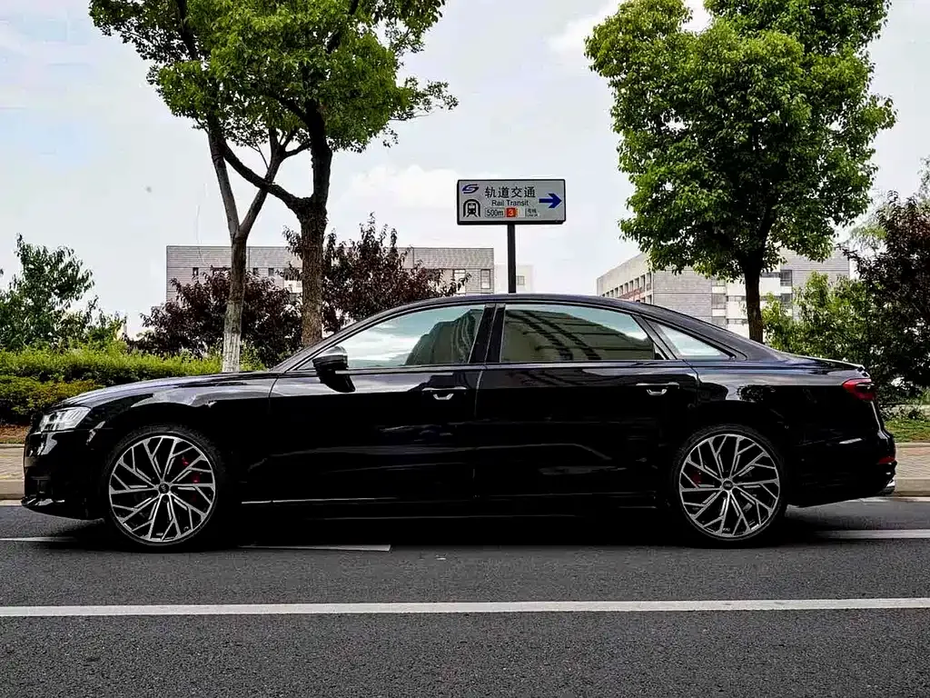 Audi S8 — фото 8