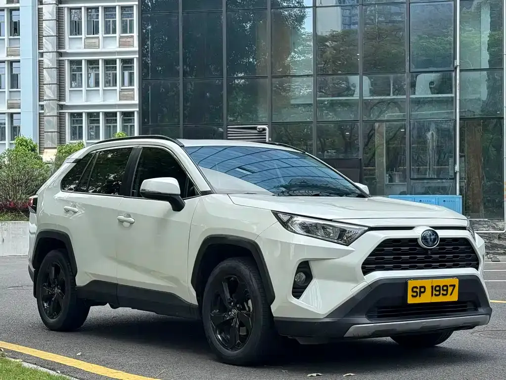 Toyota RAV4 — фото 4
