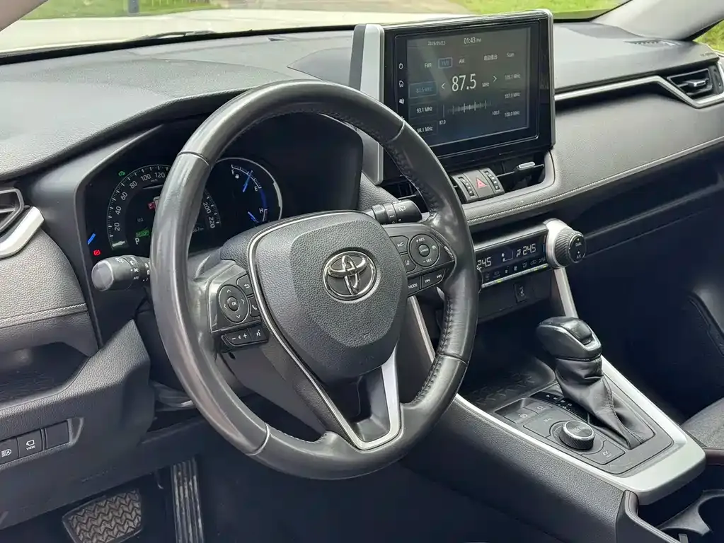 Toyota RAV4 — фото 3