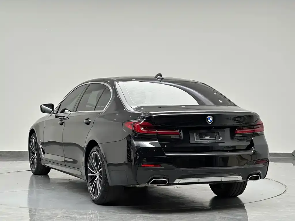 BMW 5 Series — фото 2