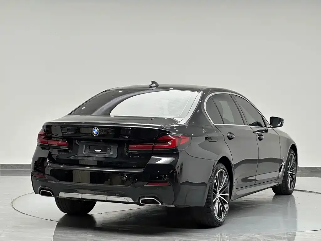 BMW 5 Series — фото 6