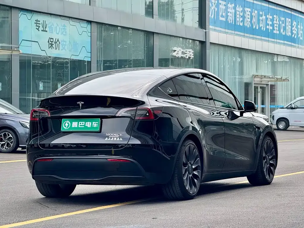 Tesla Model Y — фото 7