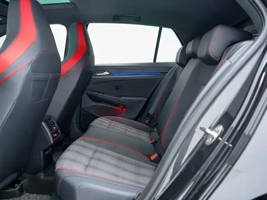 Volkswagen Golf GTI — фото 4