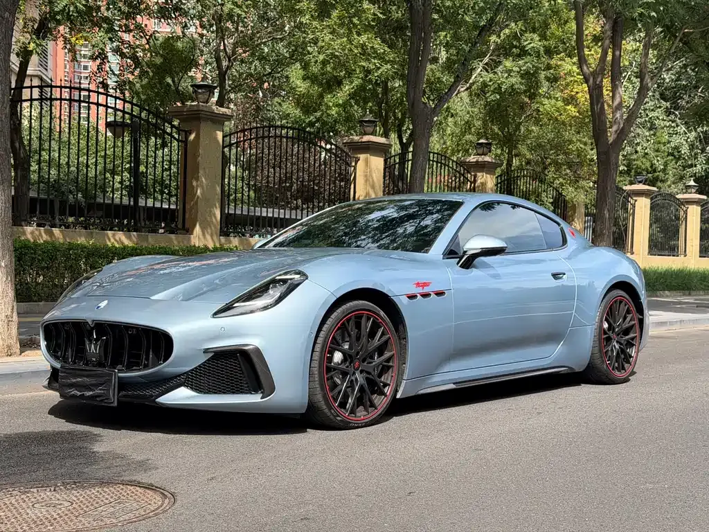 Maserati GranTurismo — фото 1