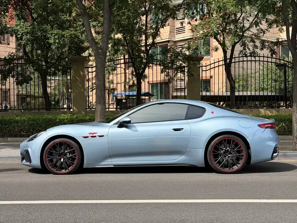 Maserati GranTurismo — фото 7