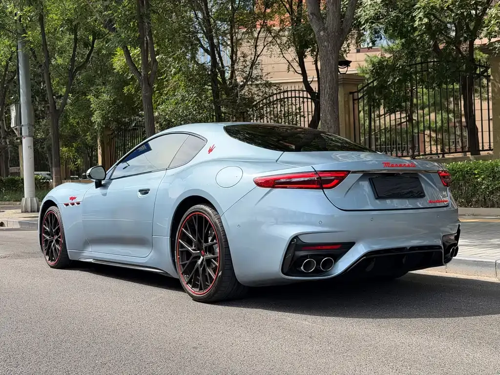 Maserati GranTurismo — фото 10