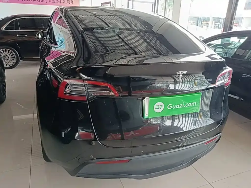 Tesla Model Y — фото 8