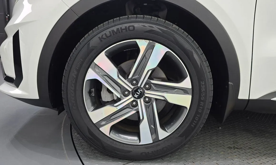 Kia Sorento — фото 9