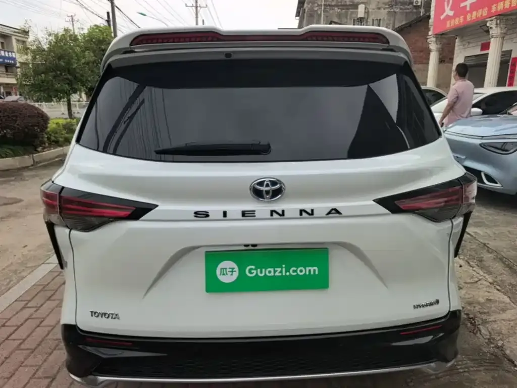 Toyota Granvia — фото 2