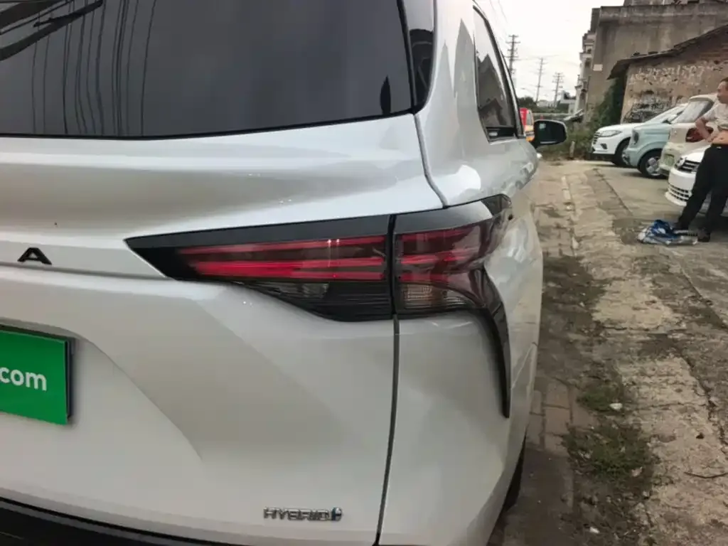 Toyota Granvia — фото 5