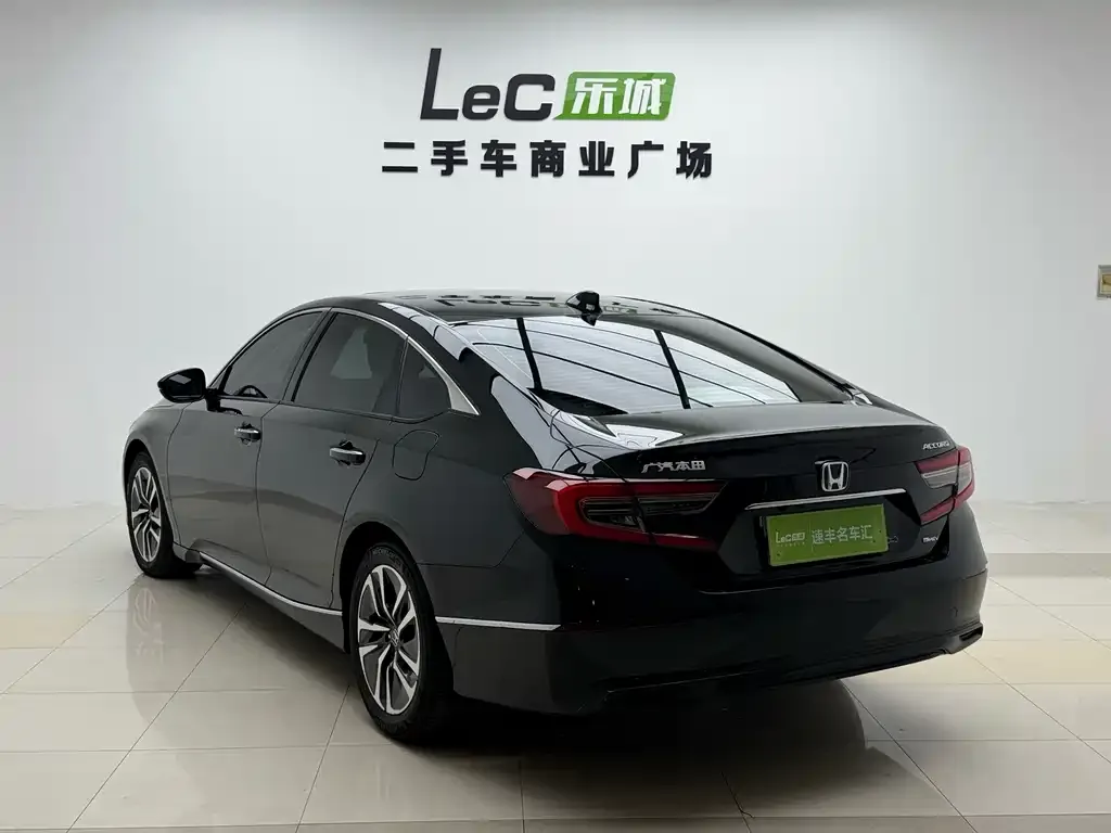 Honda Accord — фото 10