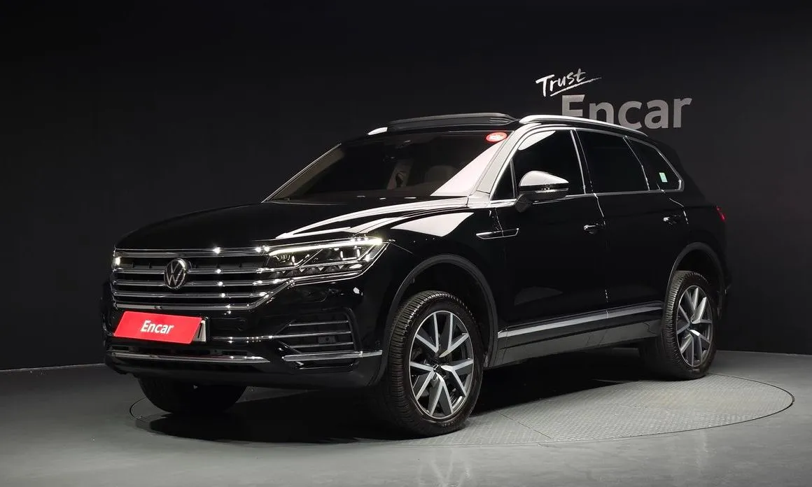 Volkswagen Touareg — фото 1