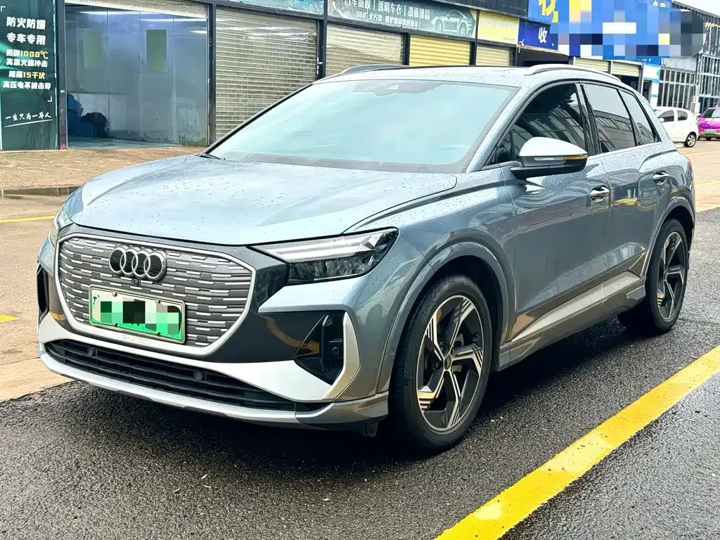Audi Q4 e-tron — фото 1