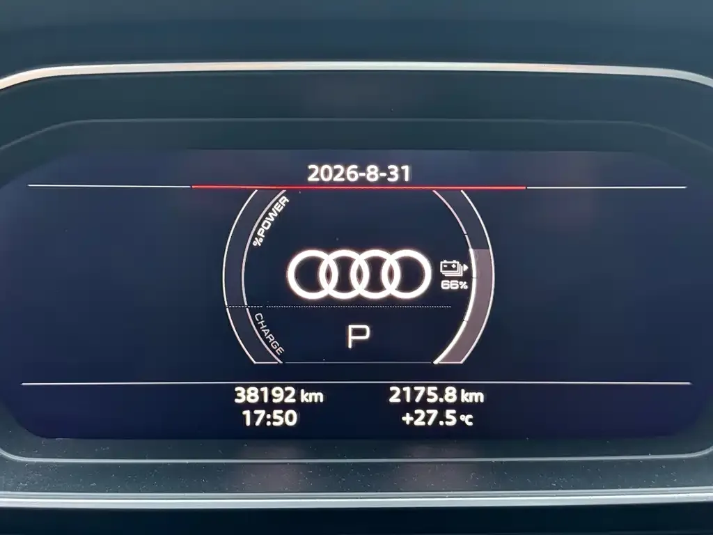 Audi Q4 e-tron — фото 2