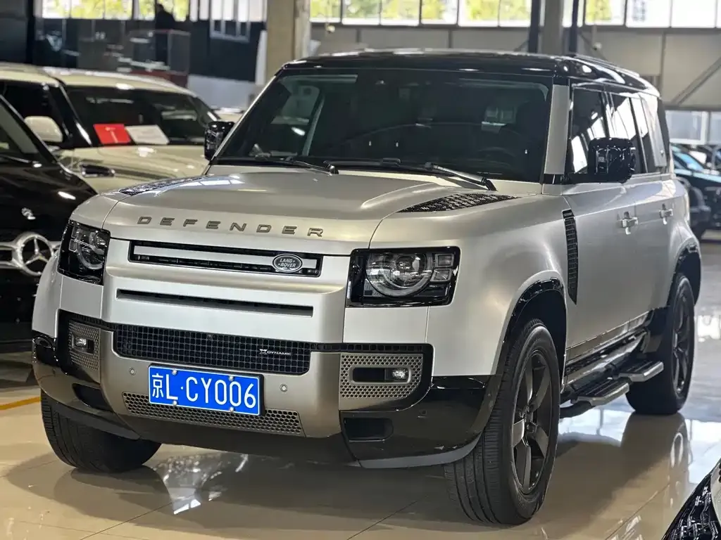 Land Rover Defender — фото 1