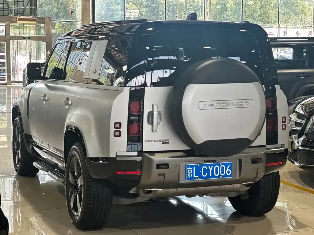 Land Rover Defender — фото 7