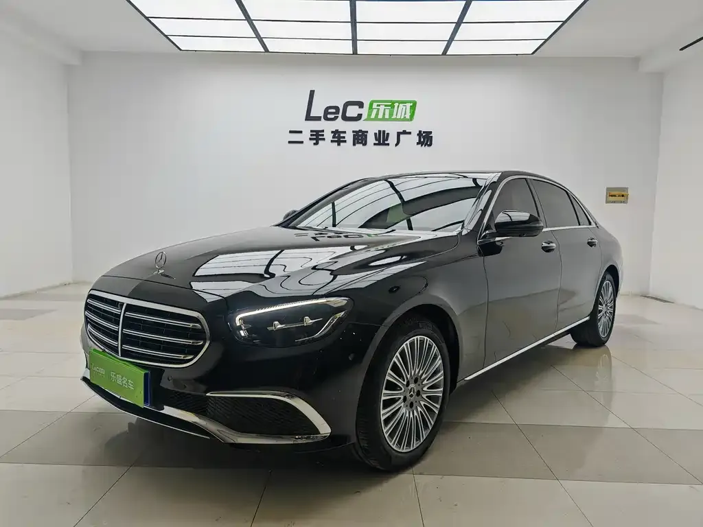 Mercedes-Benz E-Class — фото 1