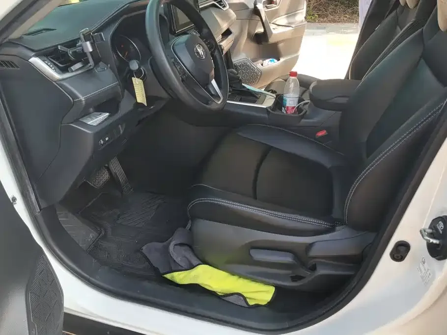 Toyota RAV4 — фото 2