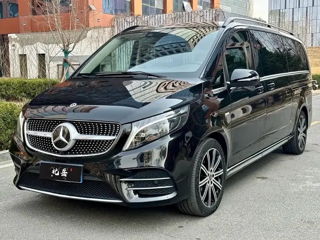 Mercedes-Benz V-Class — фото 1