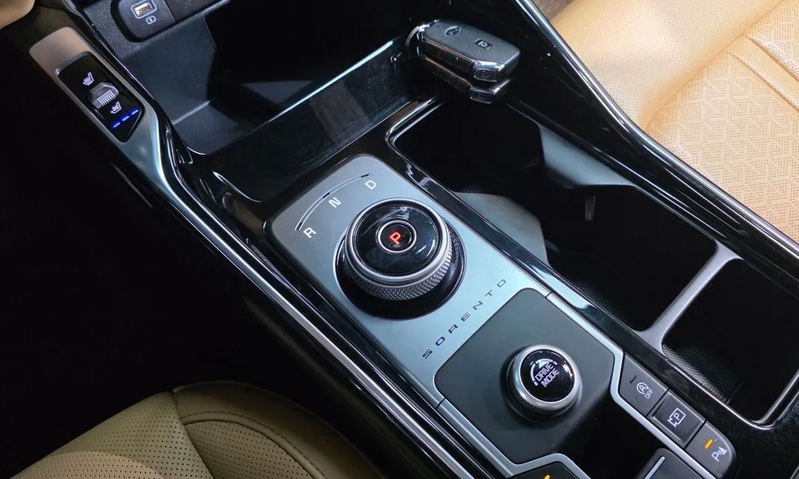 Kia Sorento — фото 8