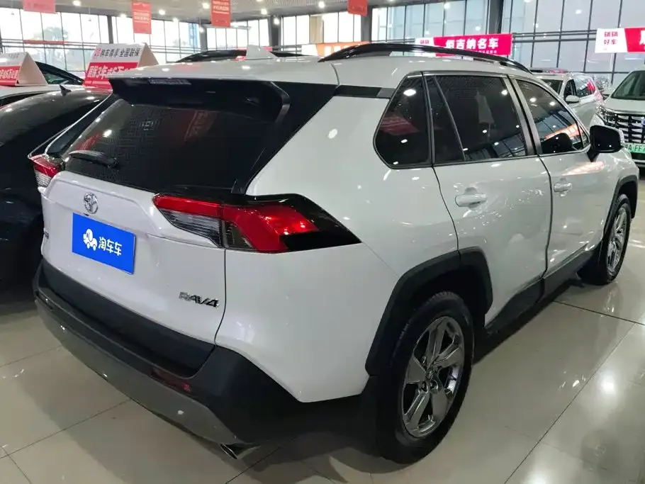 Toyota RAV4 — фото 10
