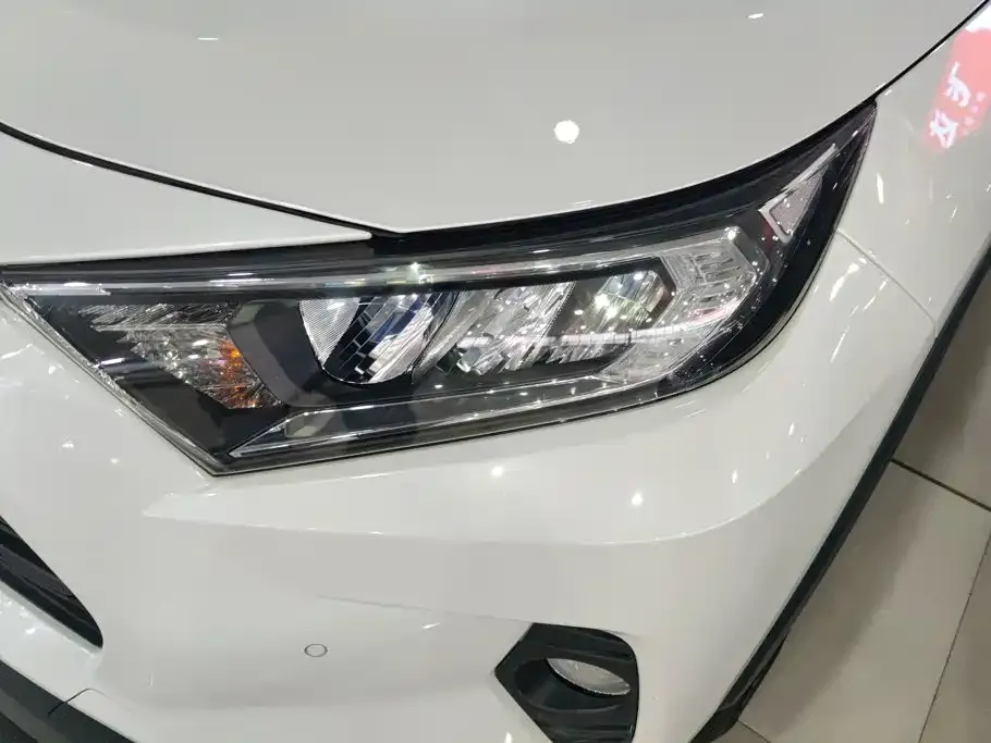 Toyota RAV4 — фото 6