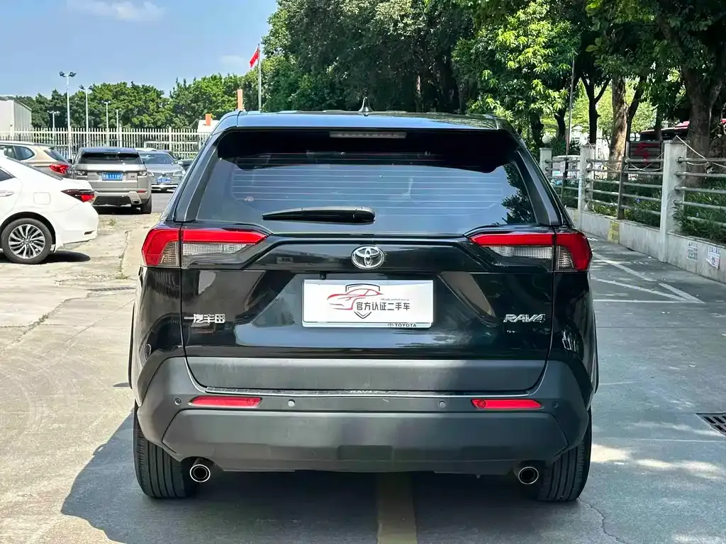 Toyota RAV4 — фото 4