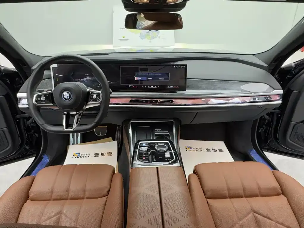 BMW i7 — фото 9