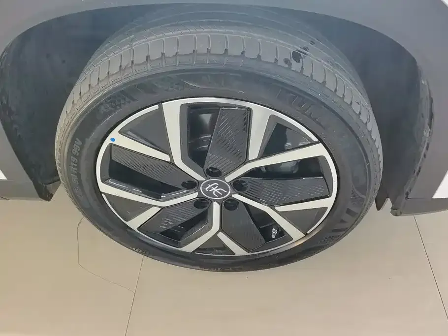 BYD L DM-i — фото 6