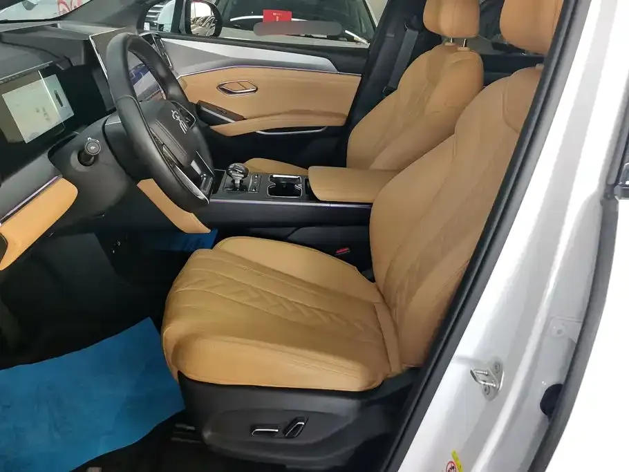 BYD L DM-i — фото 4
