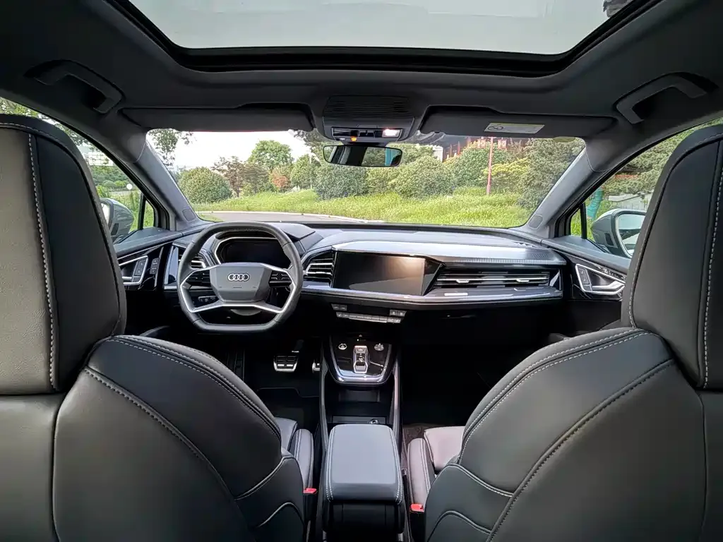 Audi Q4 e-tron — фото 2