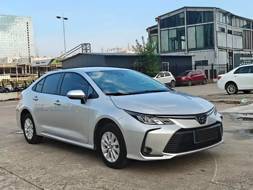 Toyota Corolla — фото 5