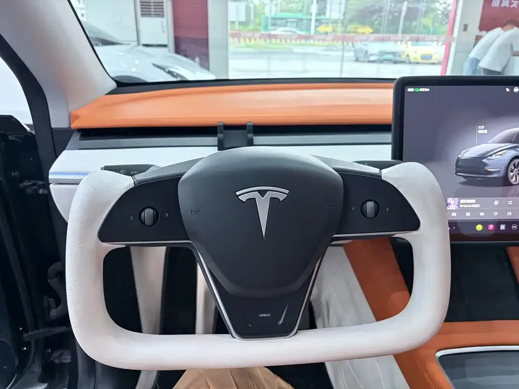 Tesla Model Y — фото 4